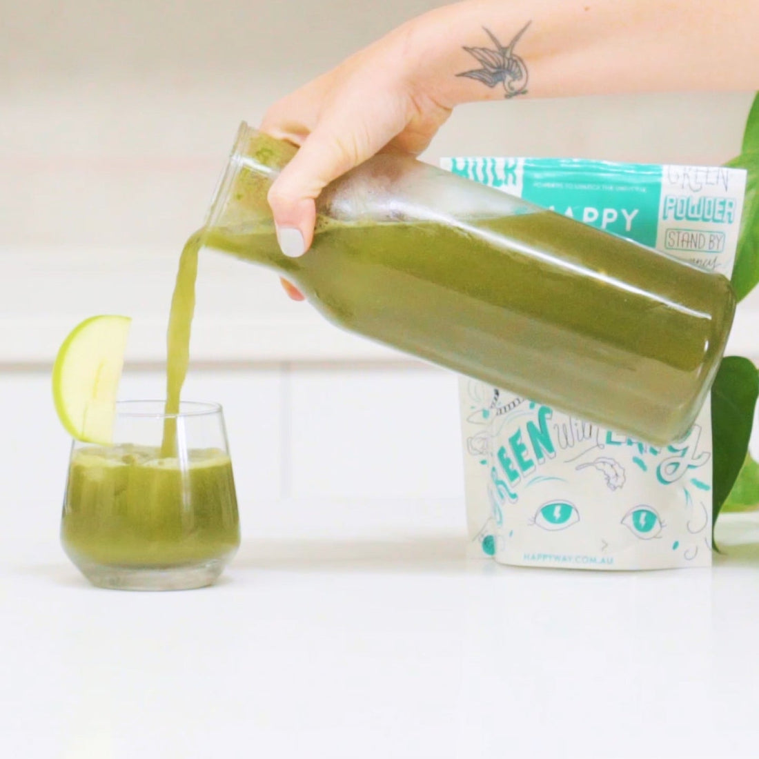FIZZY TROPICAL DETOX LEMONADE