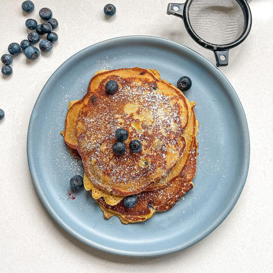 BLUEBERRY PANCAKES WITH CARAMEL BISCUIT PROTEIN