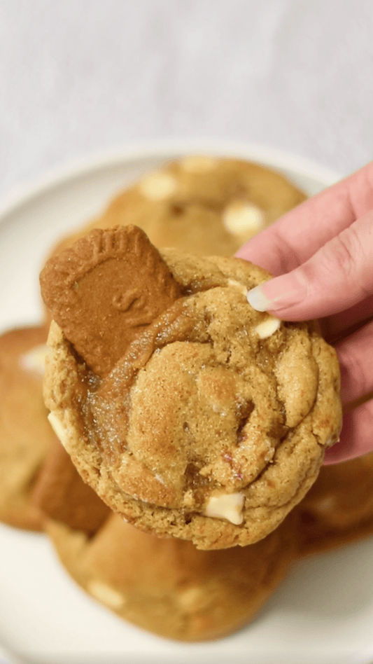 CRUMBL INSPIRED BISCOFF PROTEIN COOKIES