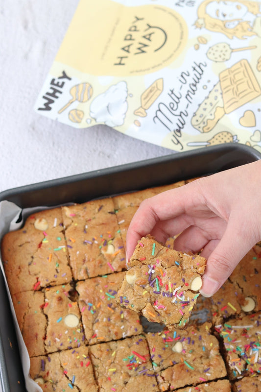 BIRTHDAY CAKE PROTEIN BLONDIES