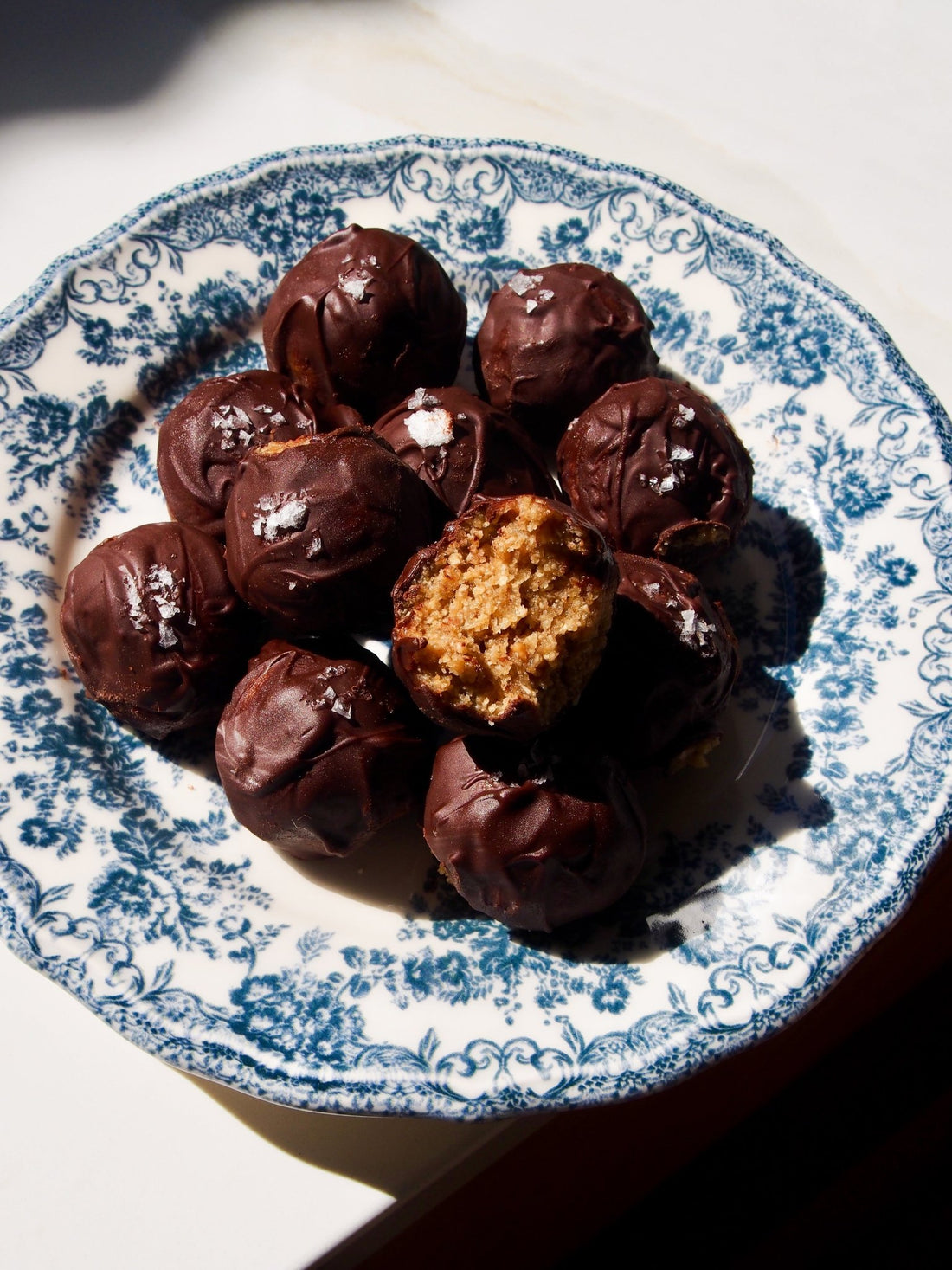 BANANA BREAD PROTEIN BALLS