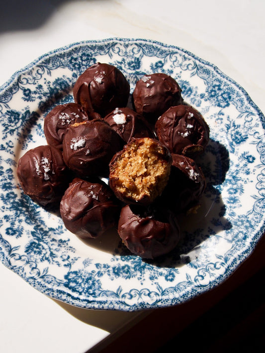 BANANA BREAD PROTEIN BALLS