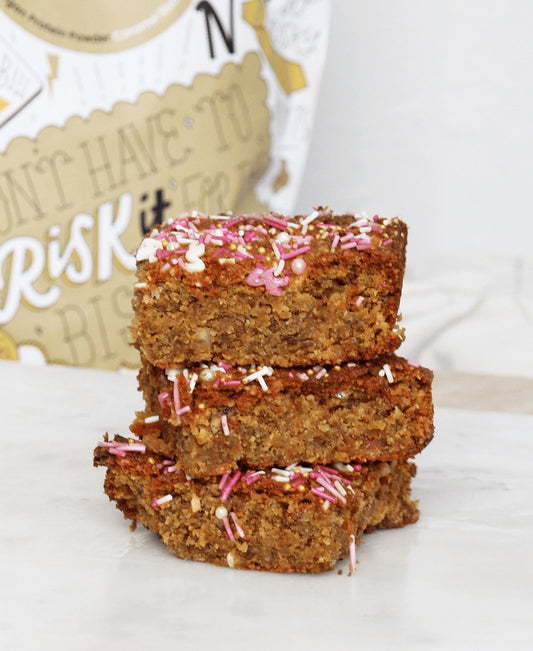 FUNFETTI CARAMEL BISCUIT BARS