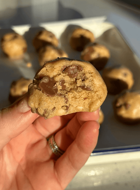 CRISPY COOKIE DOUGH PROTEIN BALLS