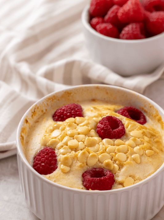 WHITE CHOC RASPBERRY MUG CAKE