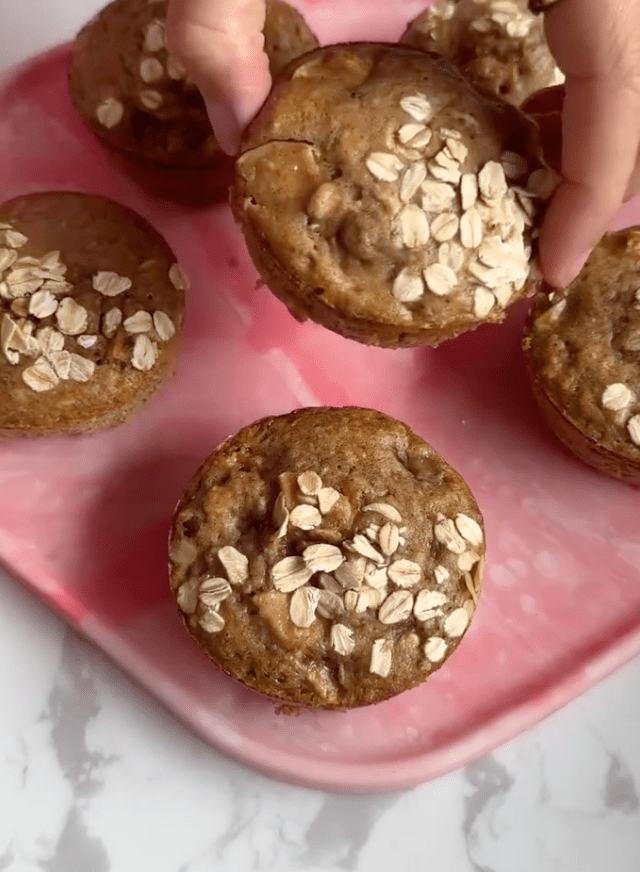 APPLE CINNAMON MUFFINS