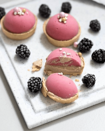 RASPBERRY COFFEE TAHINI CAKES