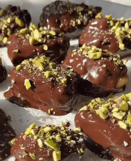 BANANA & PEANUT BUTTER STUFFED DATES