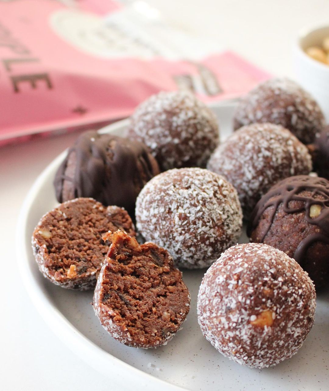 CHOC HAZELNUT PROTEIN BALLS