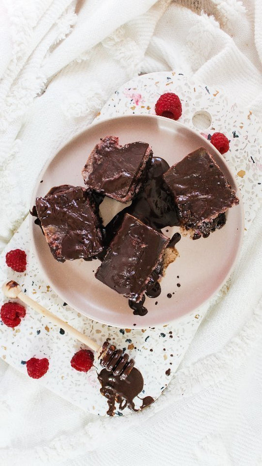 BERRY PROTEIN FUDGE SLICE