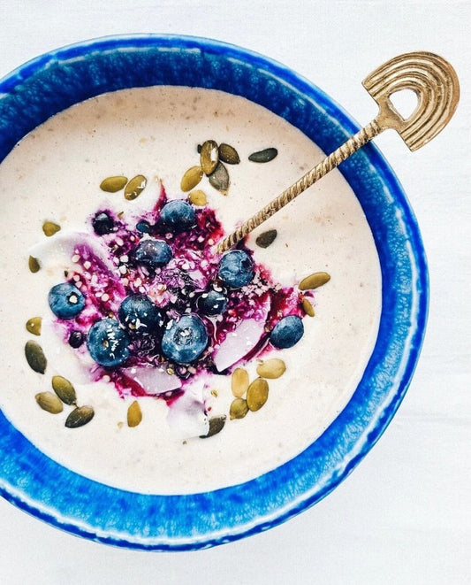 BLUEBERRY & VANILLA PROTEIN OVERNIGHT OATS